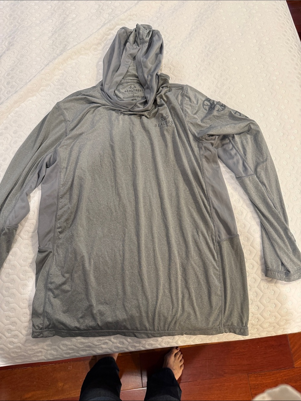 Realtree Men’s Hooded Performance Shirt - Gray
